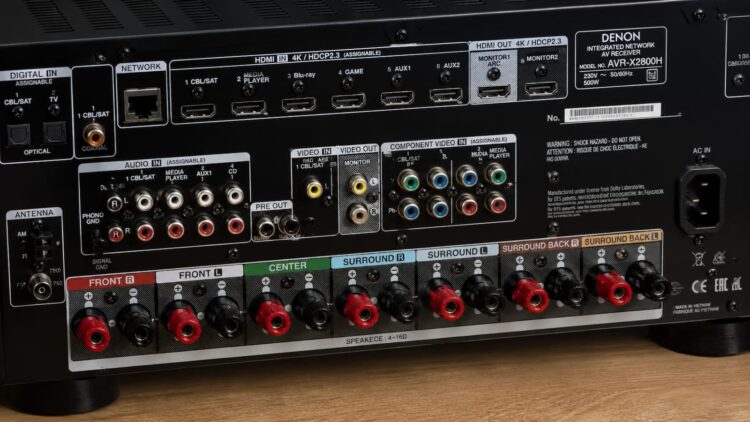 Tu receptor AV de 150 W no entrega 150 W a todos los altavoces: así debes leer su potencia real
