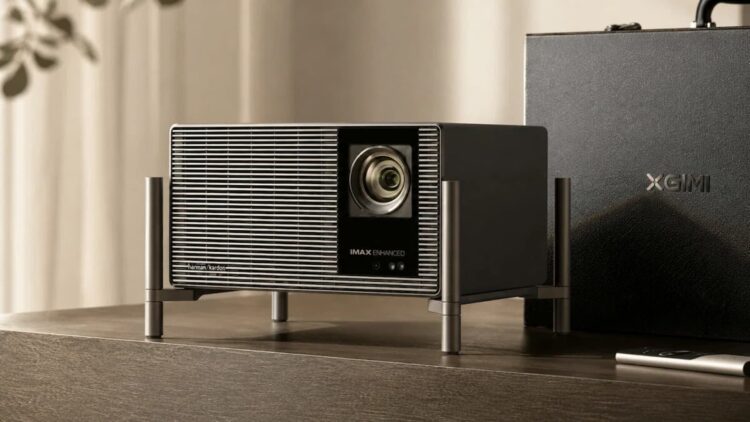 El proyector láser que te puede obligar a cambiar de pantalla: el speckle vuelve a aparecer en los modelos RGB más bestias