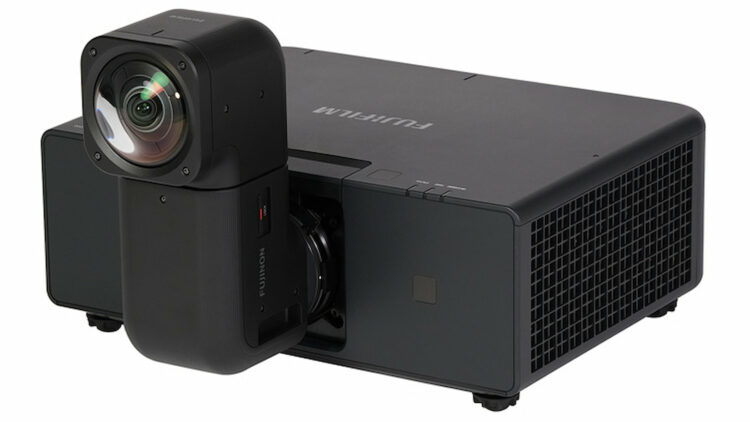 Fujifilm pone a la venta su proyector más extraño y potente: 12.000 lúmenes 4K y una lente que gira 360 grados