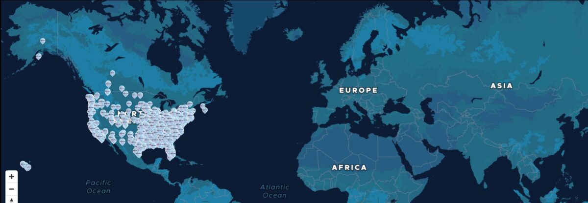 Captura de pantalla de la web oficial de Infinity Vision mostrando el mapa del buscador de cines disponibles, enfocado exclusivamente en Estados Unidos