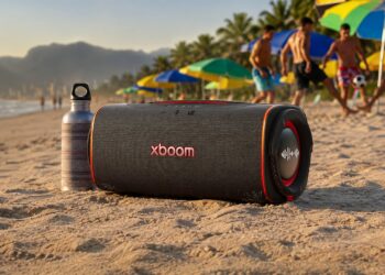 LG lanza su altavoz xboom Blast: 220 W, 36 horas de batería y potencia casi idéntica incluso sin enchufarlo