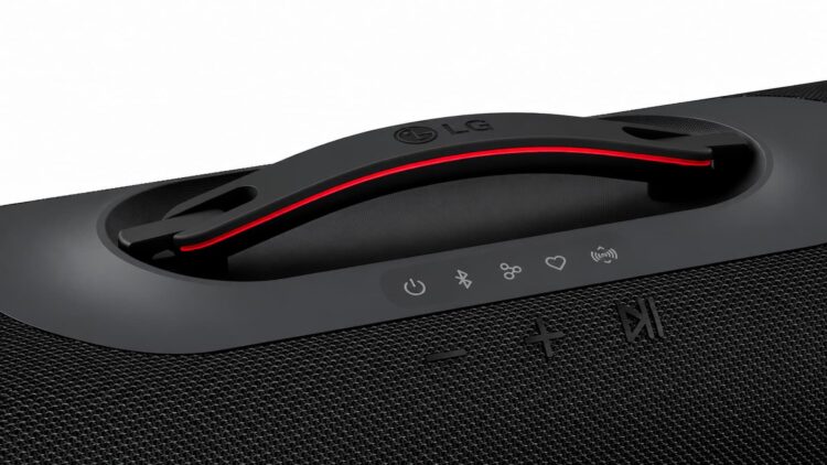 LG lanza su altavoz xboom Blast: 220 W, 36 horas de batería y potencia casi idéntica incluso sin enchufarlo