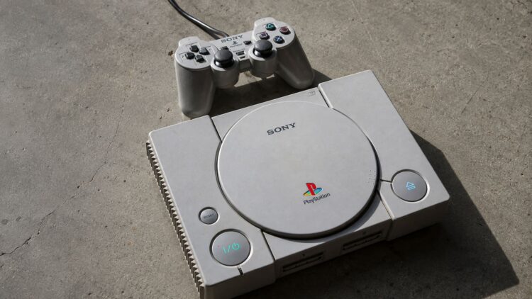 La vieja PlayStation 1 esconde un reproductor de CD de culto: pero solo debes buscar este modelo