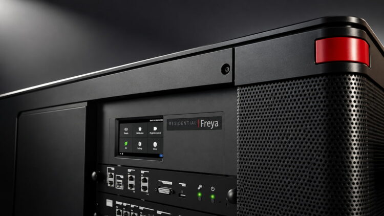 Barco lleva un auténtico proyector de cine profesional a casa: 13.500 lúmenes, 4K nativo y láser RGB