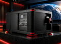 Barco lleva un auténtico proyector de cine profesional a casa: 13.500 lúmenes, 4K nativo y láser RGB