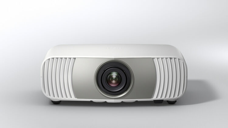 Hasta 500 pulgadas en casa: Epson estrena sus nuevos proyectores láser 4K con IA