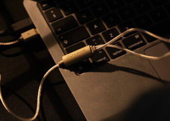 El nuevo iFi GO Cable mete un DAC y un amplificador en un cable USB-C