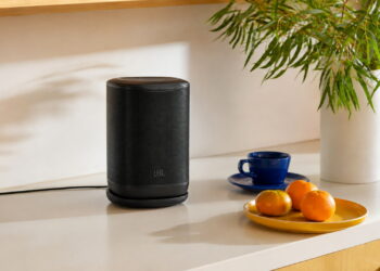 JBL va a por Sonos con Cove: su nuevo sistema WiFi convierte sus altavoces en canales traseros Dolby Atmos