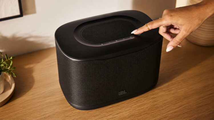 JBL va a por Sonos con Cove: su nuevo sistema WiFi convierte sus altavoces en canales traseros Dolby Atmos