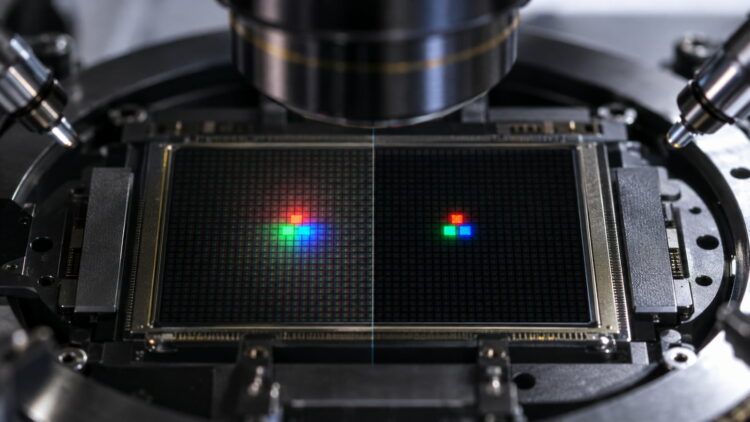 Este OLED tiene 6.047 píxeles por pulgada y reduce siete veces las fugas de luz entre píxeles