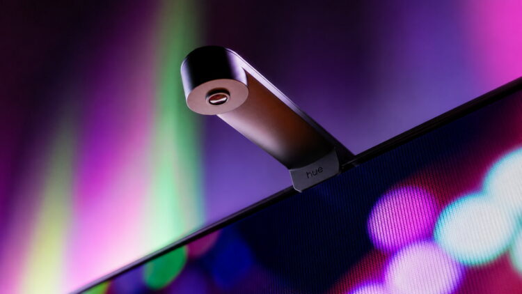 Philips Hue encuentra la forma de llevar Ambilight a casi cualquier televisor: funciona incluso con Netflix, Disney+ y la TDT