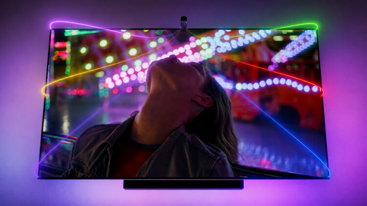 Philips Hue encuentra la forma de llevar Ambilight a casi cualquier televisor: funciona incluso con Netflix, Disney+ y la TDT