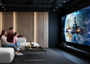 Móntante un cine en casa con la espectacular TCL C8L SQD-MiniLED de 98″ de ofertaza por 2600 euros