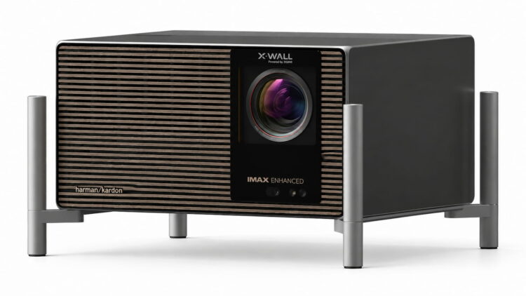 XWALL estrena su primer proyector y es una bestia: 8.000 lúmenes, 12.000:1 de contraste nativo y triple láser RGB