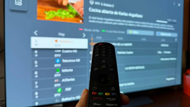 Pasar de un televisor de 65 a 77 pulgadas puede hacer que veas peor Netflix y la TDT