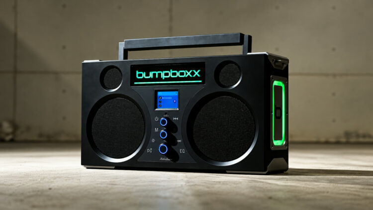 Vuelve el mítico radiocasete de los 80: ahora tiene 200 W de potencia, Bluetooth y 30 horas de batería