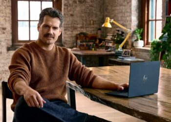 Henry Cavill se alía con Google para desarrollar un videojuego en un portátil Googlebook