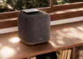 El altavoz Jamo HYG 5 oculta un sistema HiFi completo tras su elegante cubierta de tela