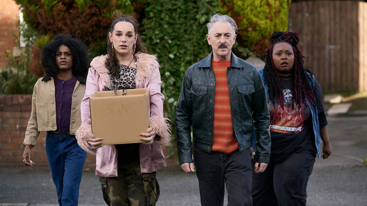 'De puntillas': la comedia negra de Alan Cumming y David Morrissey que debes ver en HBO Max