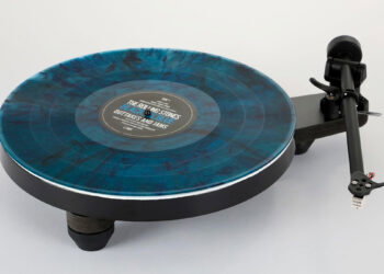 El nuevo tocadiscos Rega Replay elimina las complicaciones del vinilo con un diseño minimalista y precio asequible