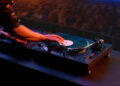 Technics SL-1210MKX: el mítico tocadiscos para DJs vuelve blindado contra los graves más extremos
