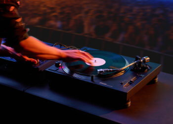 Technics SL-1210MKX: el mítico tocadiscos para DJs vuelve blindado contra los graves más extremos