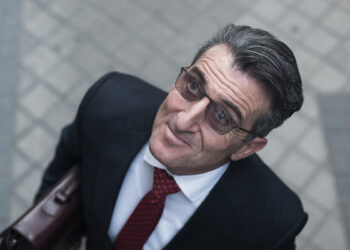 El thriller de atracos con Luis Zahera que llega a Netflix este viernes: los ladrones llevan placa