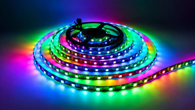 Un desarrollador utiliza la IA para llevar el Ambilight a Android TV: las luces siguen los colores de cada escena